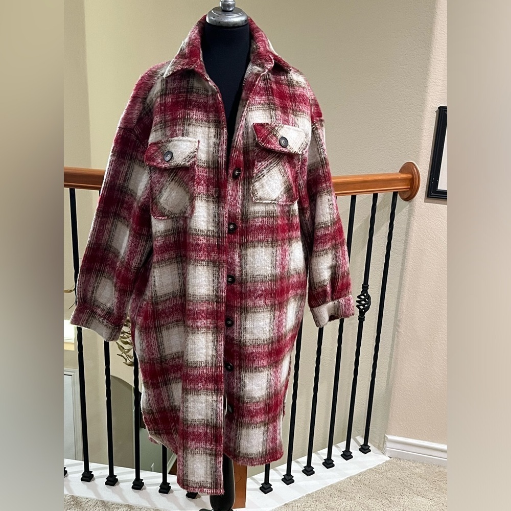 She + Sky PLAID Burgundy and Cream Knit LONG CARDIGAN SHIRT JACKET, SIZE M:
